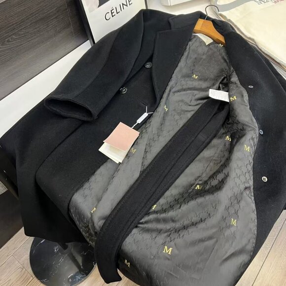 An exquisite Max Mara cashmere coat. Double-breasted design with a belt. - Picture 9 of 12